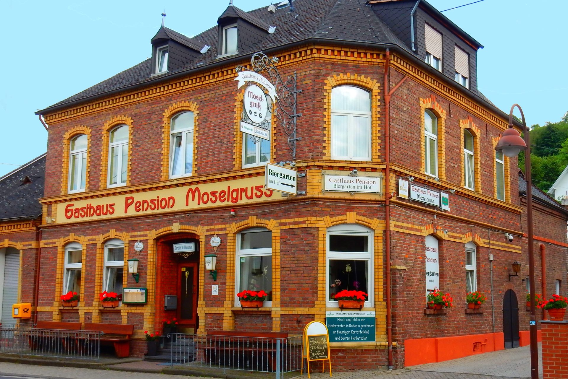 Außenansicht der Gasthaus-Pension Moselgruss in Dieblich